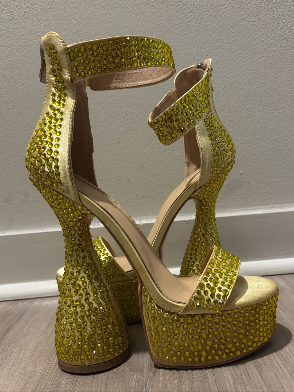Azalea Wang Platforms - Picture 2 of 6